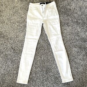 HOLLISTER NWT high rise white skinny jeans
